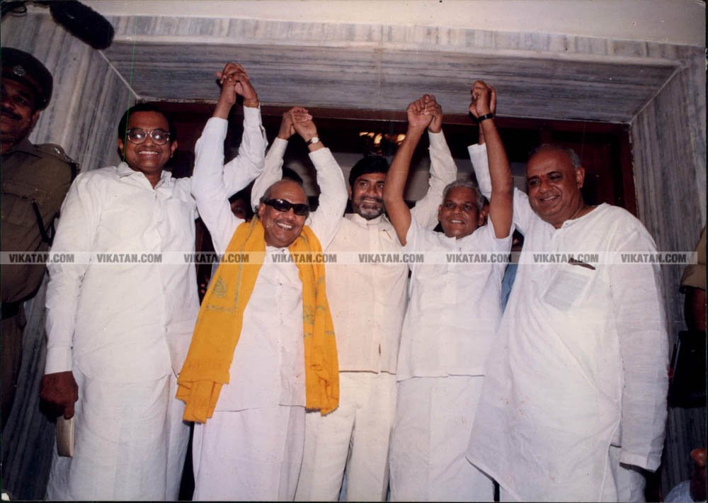அரசியல்லா இதெல்லாம்... தமிழக தலைவர்களின் பழைய கூட்டணி க்ளிக்ஸ் அரசியல்லா இதெல்லாம்... தமிழக தலைவர்களின் பழைய கூட்டணி க்ளிக்ஸ்