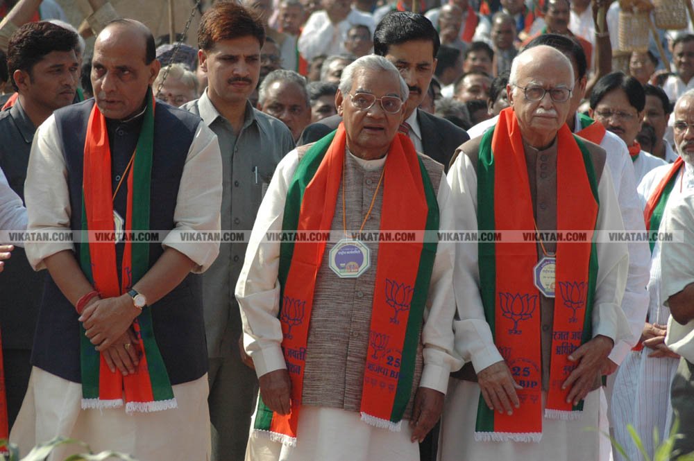 அரசியல்லா இதெல்லாம்... தமிழக தலைவர்களின் பழைய கூட்டணி க்ளிக்ஸ் அரசியல்லா இதெல்லாம்... தமிழக தலைவர்களின் பழைய கூட்டணி க்ளிக்ஸ்