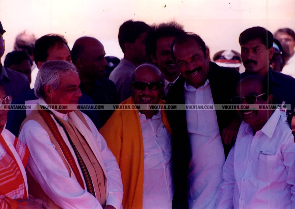 அரசியல்லா இதெல்லாம்... தமிழக தலைவர்களின் பழைய கூட்டணி க்ளிக்ஸ் அரசியல்லா இதெல்லாம்... தமிழக தலைவர்களின் பழைய கூட்டணி க்ளிக்ஸ்