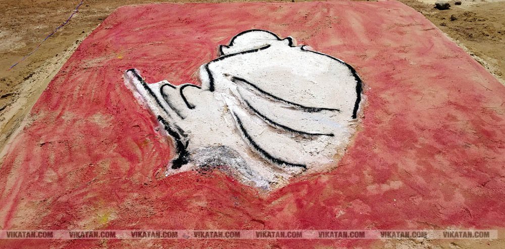 ராமேஸ்வரம் கலாம் மணிமண்டபம் அருகில் வாக்காளர் விழிப்புணர்வை வலியுறுத்தி 50-க்கும் மேற்பட்ட மணல் சிற்பங்களை அமைத்து அசத்தியுள்ளார் அரசுப் பள்ளி ஆசிரியர் சரவணன்... சிறப்பு தொகுப்பு ராமேஸ்வரம் கலாம் மணிமண்டபம் அருகில் வாக்காளர் விழிப்புணர்வை வலியுறுத்தி 50-க்கும் மேற்பட்ட மணல் சிற்பங்களை அமைத்து அசத்தியுள்ளார் அரசுப் பள்ளி ஆசிரியர் சரவணன்... சிறப்பு தொகுப்பு