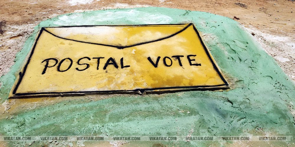 ராமேஸ்வரம் கலாம் மணிமண்டபம் அருகில் வாக்காளர் விழிப்புணர்வை வலியுறுத்தி 50-க்கும் மேற்பட்ட மணல் சிற்பங்களை அமைத்து அசத்தியுள்ளார் அரசுப் பள்ளி ஆசிரியர் சரவணன்... சிறப்பு தொகுப்பு ராமேஸ்வரம் கலாம் மணிமண்டபம் அருகில் வாக்காளர் விழிப்புணர்வை வலியுறுத்தி 50-க்கும் மேற்பட்ட மணல் சிற்பங்களை அமைத்து அசத்தியுள்ளார் அரசுப் பள்ளி ஆசிரியர் சரவணன்... சிறப்பு தொகுப்பு
