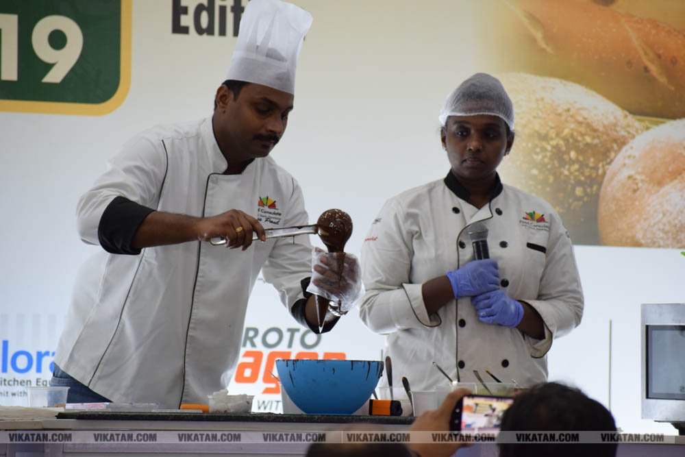 இத்தனை வகை கேக்குகள் ஒரே இடத்திலா... சென்னையில் நடைபெற்ற கேக் மற்றும் உபகரணங்களின் கண்காட்சி... படங்கள்: பூஜா இத்தனை வகை கேக்குகள் ஒரே இடத்திலா... சென்னையில் நடைபெற்ற கேக் மற்றும் உபகரணங்களின் கண்காட்சி... படங்கள்: பூஜா