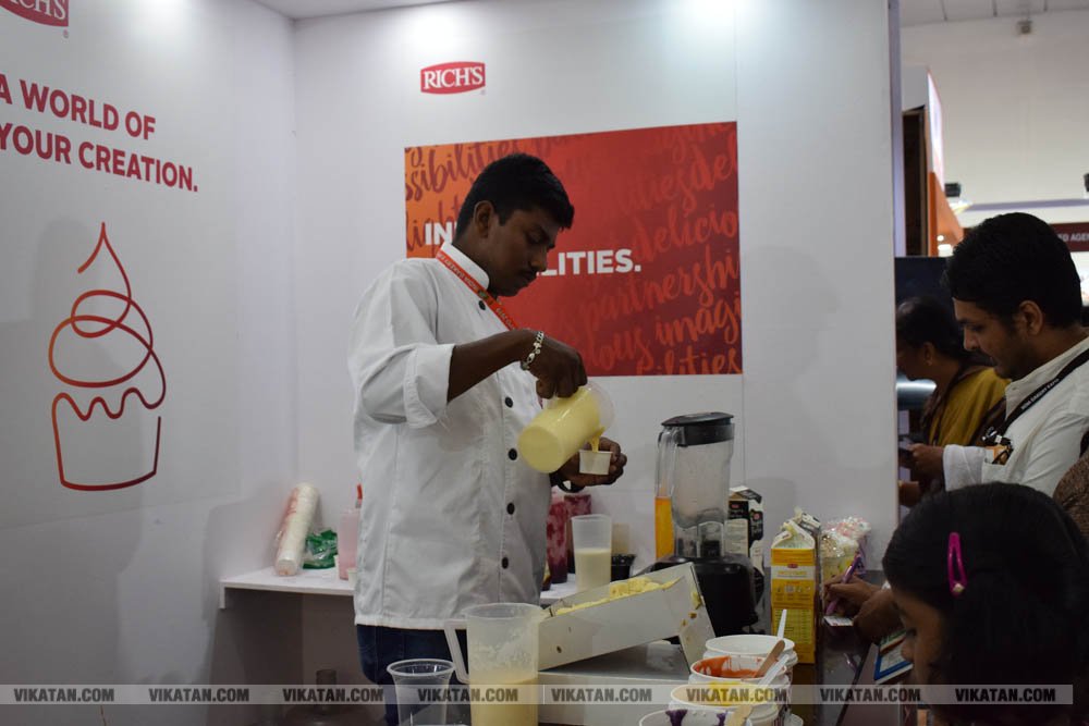 இத்தனை வகை கேக்குகள் ஒரே இடத்திலா... சென்னையில் நடைபெற்ற கேக் மற்றும் உபகரணங்களின் கண்காட்சி... படங்கள்: பூஜா இத்தனை வகை கேக்குகள் ஒரே இடத்திலா... சென்னையில் நடைபெற்ற கேக் மற்றும் உபகரணங்களின் கண்காட்சி... படங்கள்: பூஜா