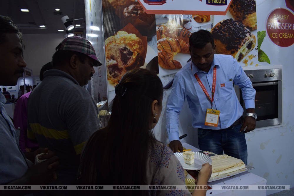 இத்தனை வகை கேக்குகள் ஒரே இடத்திலா... சென்னையில் நடைபெற்ற கேக் மற்றும் உபகரணங்களின் கண்காட்சி... படங்கள்: பூஜா இத்தனை வகை கேக்குகள் ஒரே இடத்திலா... சென்னையில் நடைபெற்ற கேக் மற்றும் உபகரணங்களின் கண்காட்சி... படங்கள்: பூஜா