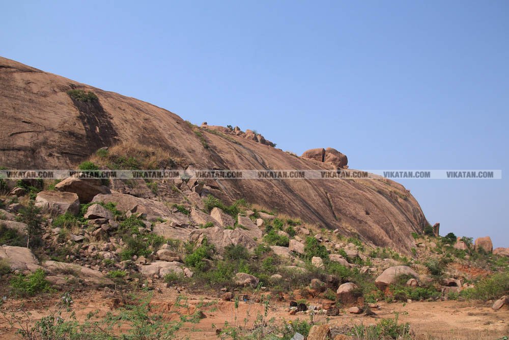 குடிநீருக்காக பல கி.மீட்டருக்கு பயணம்... தண்ணீரின்றி தவிக்கும் மேலூர் மக்கள்! படங்கள்: ஈ.ஜெ.நந்தகுமார் குடிநீருக்காக பல கி.மீட்டருக்கு பயணம்... தண்ணீரின்றி தவிக்கும் மேலூர் மக்கள்! படங்கள்: ஈ.ஜெ.நந்தகுமார்