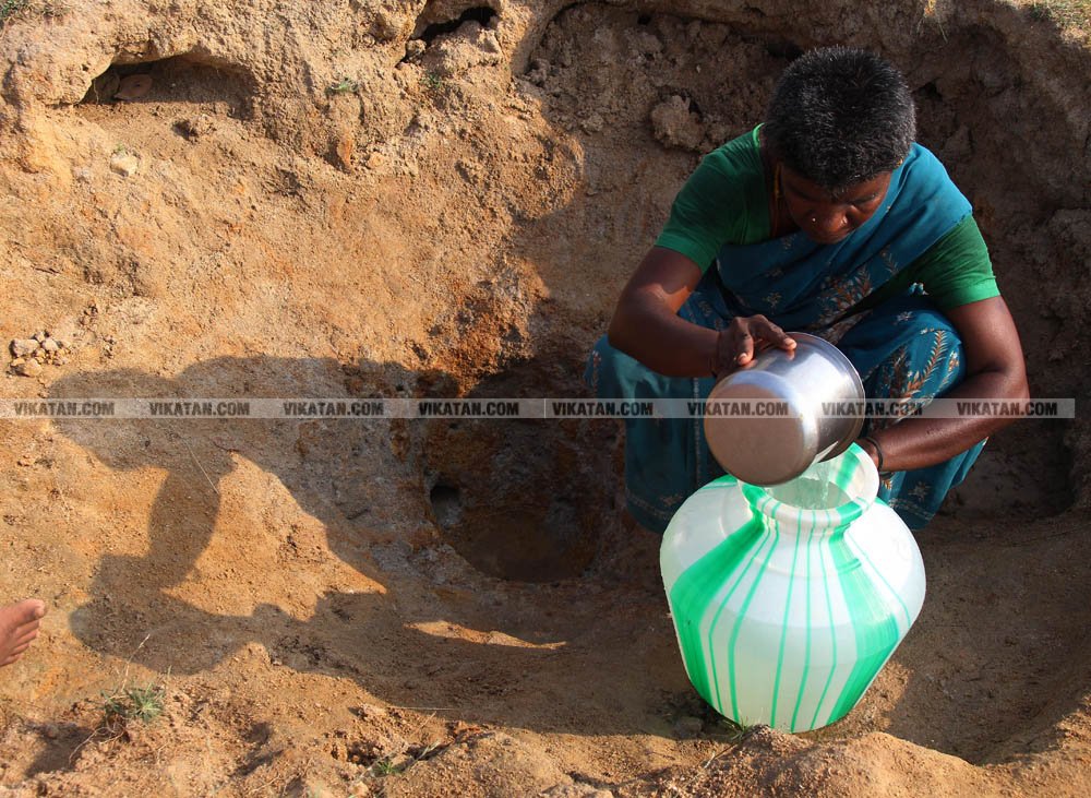 குடிநீருக்காக பல கி.மீட்டருக்கு பயணம்... தண்ணீரின்றி தவிக்கும் மேலூர் மக்கள்! படங்கள்: ஈ.ஜெ.நந்தகுமார் குடிநீருக்காக பல கி.மீட்டருக்கு பயணம்... தண்ணீரின்றி தவிக்கும் மேலூர் மக்கள்! படங்கள்: ஈ.ஜெ.நந்தகுமார்