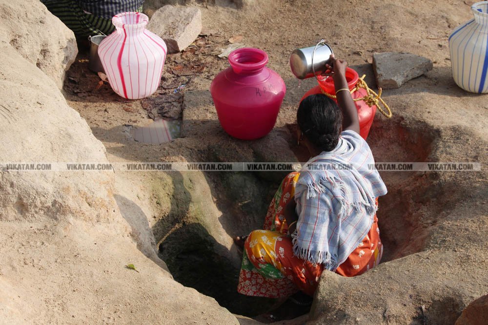 குடிநீருக்காக பல கி.மீட்டருக்கு பயணம்... தண்ணீரின்றி தவிக்கும் மேலூர் மக்கள்! படங்கள்: ஈ.ஜெ.நந்தகுமார் குடிநீருக்காக பல கி.மீட்டருக்கு பயணம்... தண்ணீரின்றி தவிக்கும் மேலூர் மக்கள்! படங்கள்: ஈ.ஜெ.நந்தகுமார்