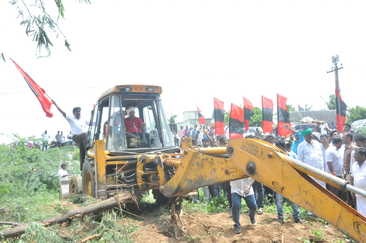 இதுதான் JCB, இதை எதுக்கு டிரெண்ட் பண்றாங்கனு அதுக்கும் தெரியாது எனக்கும் தெரியாது! இதுதான் JCB, இதை எதுக்கு டிரெண்ட் பண்றாங்கனு அதுக்கும் தெரியாது எனக்கும் தெரியாது!