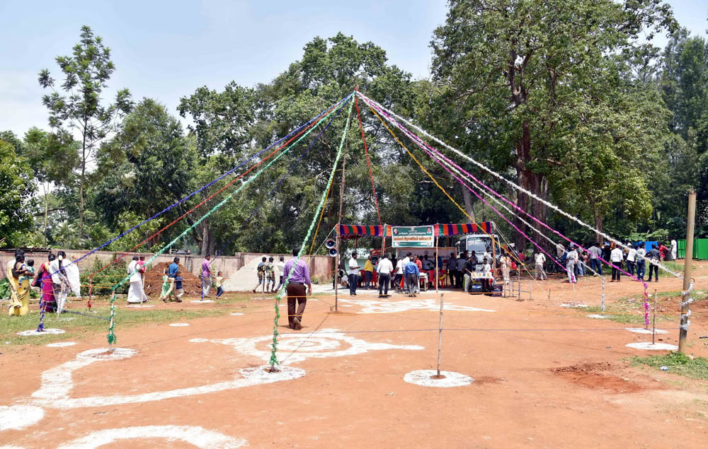 ஏற்காடு கோடைவிழாவில், சுற்றுலா பயணிகளை வெகுவாக கவர்ந்த நாய் கண்காட்சி! ஏற்காடு கோடைவிழாவில், சுற்றுலா பயணிகளை வெகுவாக கவர்ந்த நாய் கண்காட்சி!