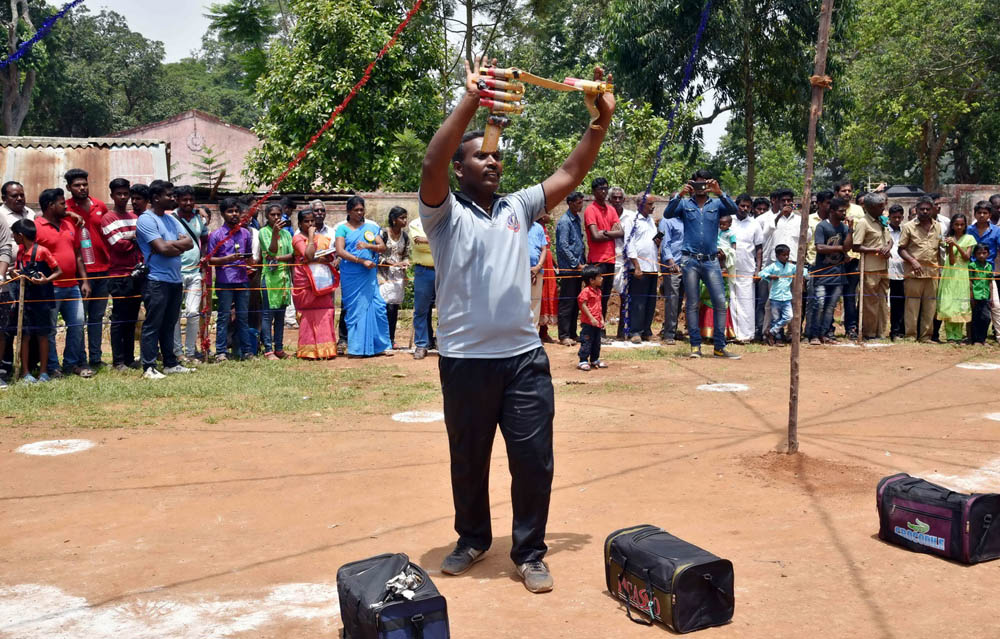 ஏற்காடு கோடைவிழாவில், சுற்றுலா பயணிகளை வெகுவாக கவர்ந்த நாய் கண்காட்சி! ஏற்காடு கோடைவிழாவில், சுற்றுலா பயணிகளை வெகுவாக கவர்ந்த நாய் கண்காட்சி!
