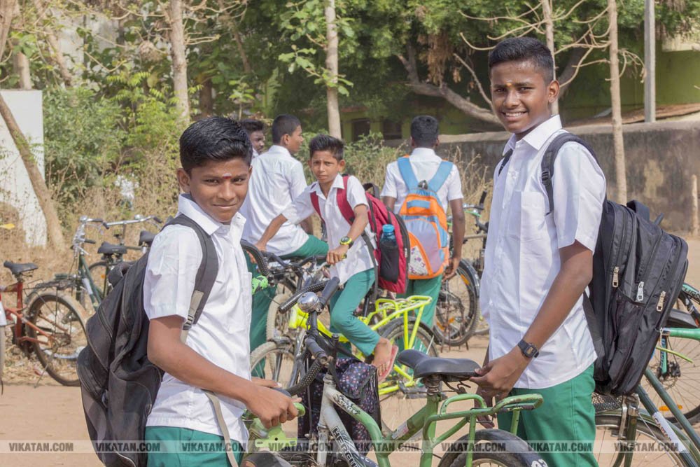 பள்ளிப் பட்டாம்பூச்சிகளின் நெகிழ்ச்சியும் மகிழ்ச்சியும்! பள்ளிப் பட்டாம்பூச்சிகளின் நெகிழ்ச்சியும் மகிழ்ச்சியும்!