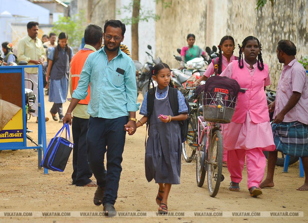 பள்ளிப் பட்டாம்பூச்சிகளின் நெகிழ்ச்சியும் மகிழ்ச்சியும்! பள்ளிப் பட்டாம்பூச்சிகளின் நெகிழ்ச்சியும் மகிழ்ச்சியும்!