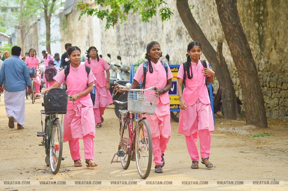 பள்ளிப் பட்டாம்பூச்சிகளின் நெகிழ்ச்சியும் மகிழ்ச்சியும்! பள்ளிப் பட்டாம்பூச்சிகளின் நெகிழ்ச்சியும் மகிழ்ச்சியும்!