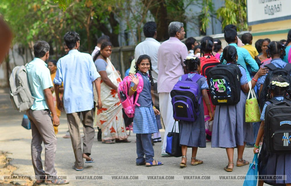 பள்ளிப் பட்டாம்பூச்சிகளின் நெகிழ்ச்சியும் மகிழ்ச்சியும்! பள்ளிப் பட்டாம்பூச்சிகளின் நெகிழ்ச்சியும் மகிழ்ச்சியும்!