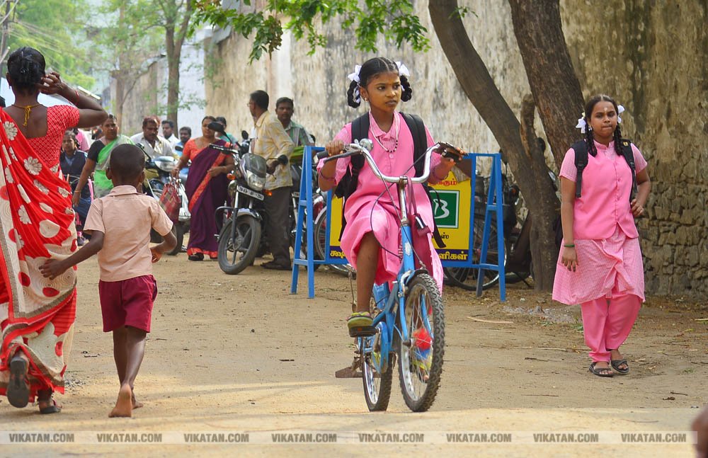பள்ளிப் பட்டாம்பூச்சிகளின் நெகிழ்ச்சியும் மகிழ்ச்சியும்! பள்ளிப் பட்டாம்பூச்சிகளின் நெகிழ்ச்சியும் மகிழ்ச்சியும்!