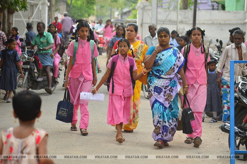 பள்ளிப் பட்டாம்பூச்சிகளின் நெகிழ்ச்சியும் மகிழ்ச்சியும்! பள்ளிப் பட்டாம்பூச்சிகளின் நெகிழ்ச்சியும் மகிழ்ச்சியும்!