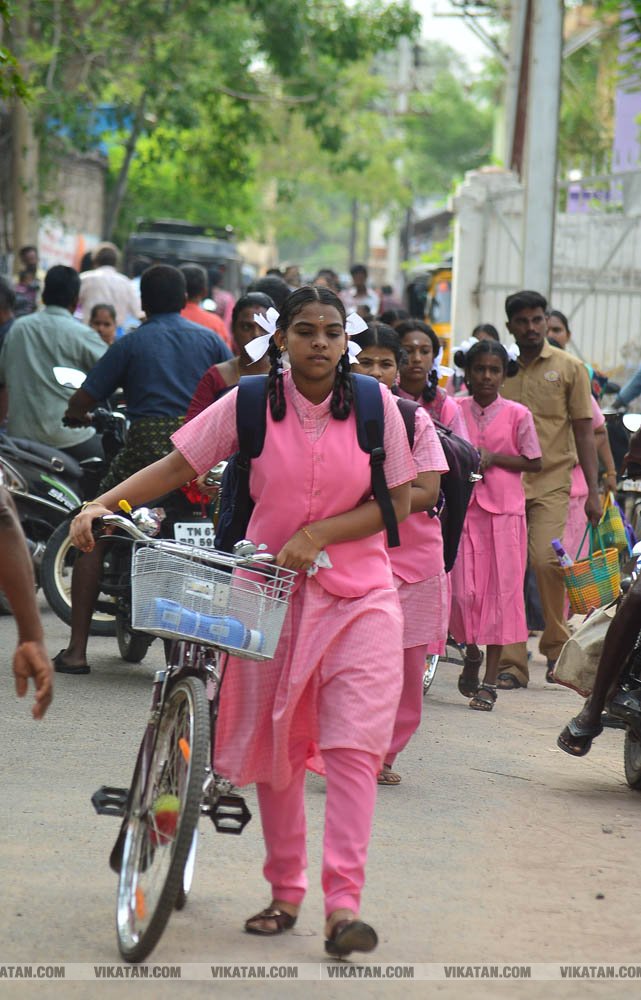 பள்ளிப் பட்டாம்பூச்சிகளின் நெகிழ்ச்சியும் மகிழ்ச்சியும்! பள்ளிப் பட்டாம்பூச்சிகளின் நெகிழ்ச்சியும் மகிழ்ச்சியும்!