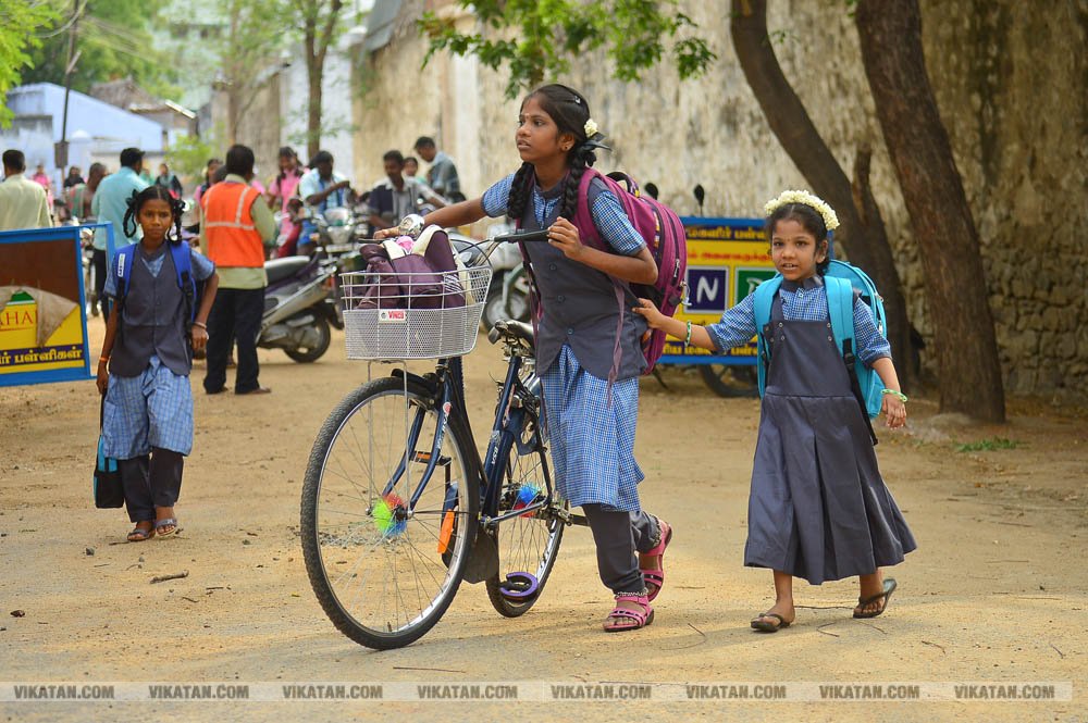 பள்ளிப் பட்டாம்பூச்சிகளின் நெகிழ்ச்சியும் மகிழ்ச்சியும்! பள்ளிப் பட்டாம்பூச்சிகளின் நெகிழ்ச்சியும் மகிழ்ச்சியும்!