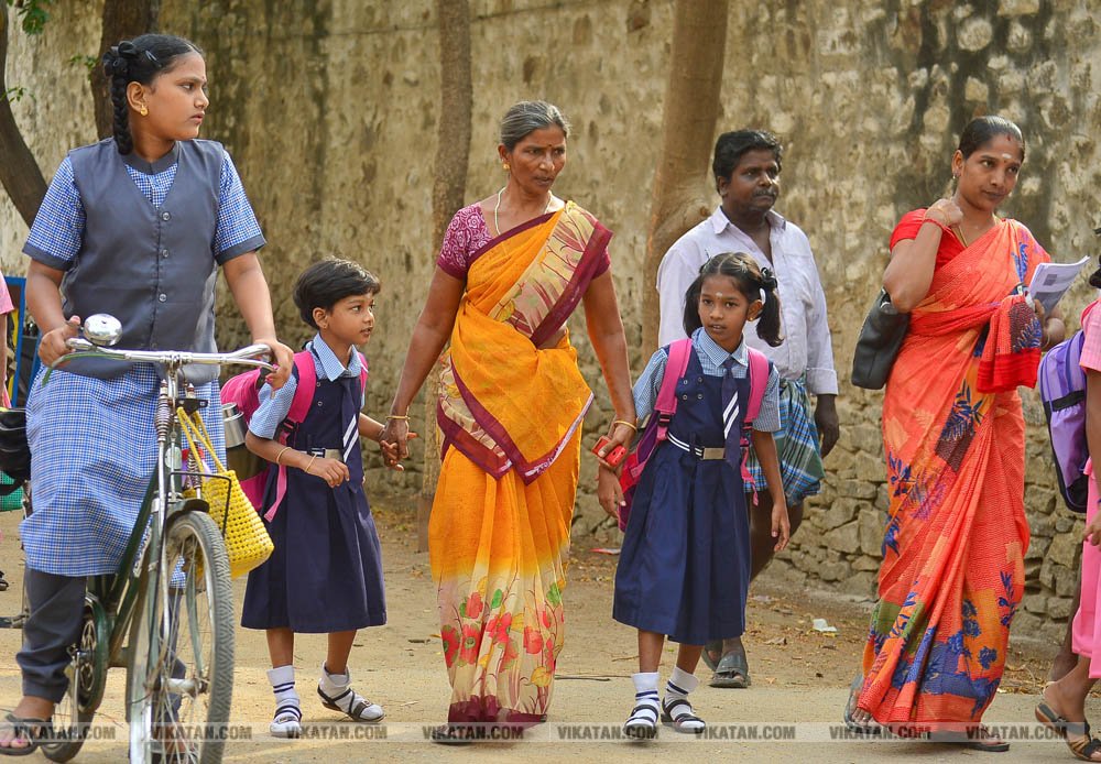 பள்ளிப் பட்டாம்பூச்சிகளின் நெகிழ்ச்சியும் மகிழ்ச்சியும்! பள்ளிப் பட்டாம்பூச்சிகளின் நெகிழ்ச்சியும் மகிழ்ச்சியும்!