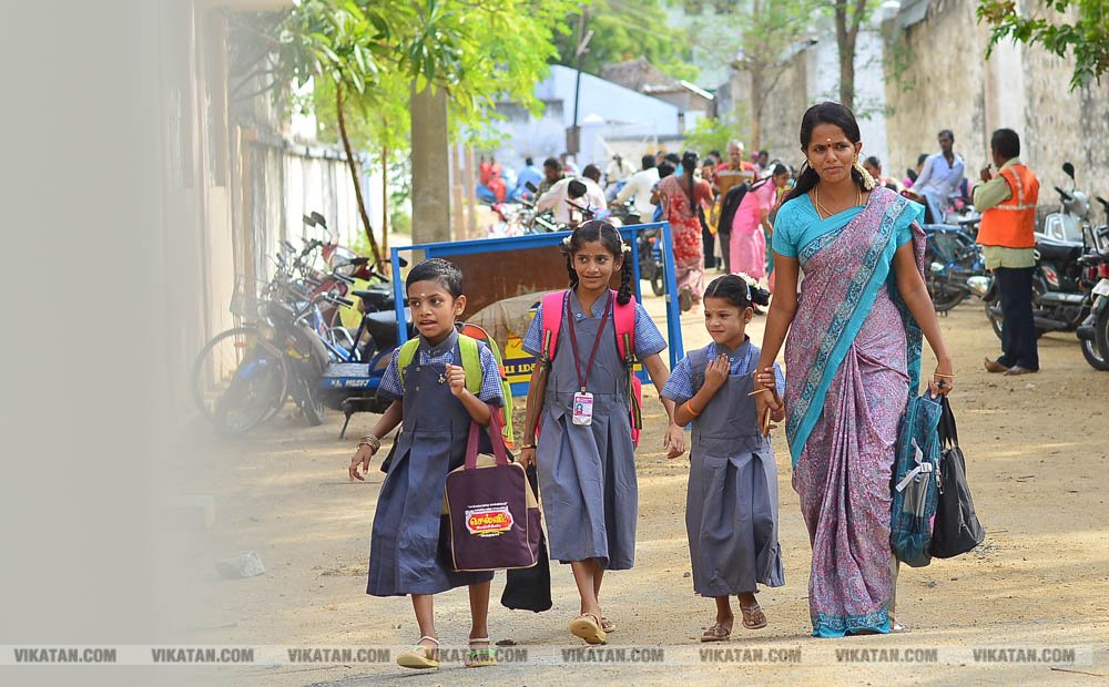 பள்ளிப் பட்டாம்பூச்சிகளின் நெகிழ்ச்சியும் மகிழ்ச்சியும்! பள்ளிப் பட்டாம்பூச்சிகளின் நெகிழ்ச்சியும் மகிழ்ச்சியும்!