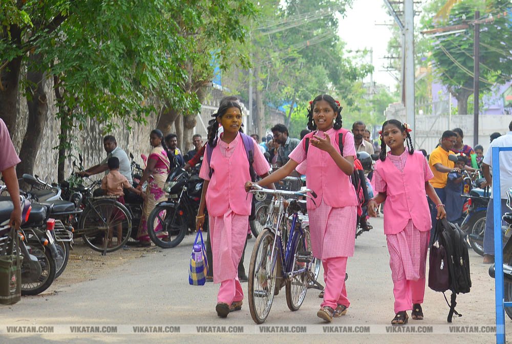 பள்ளிப் பட்டாம்பூச்சிகளின் நெகிழ்ச்சியும் மகிழ்ச்சியும்! பள்ளிப் பட்டாம்பூச்சிகளின் நெகிழ்ச்சியும் மகிழ்ச்சியும்!