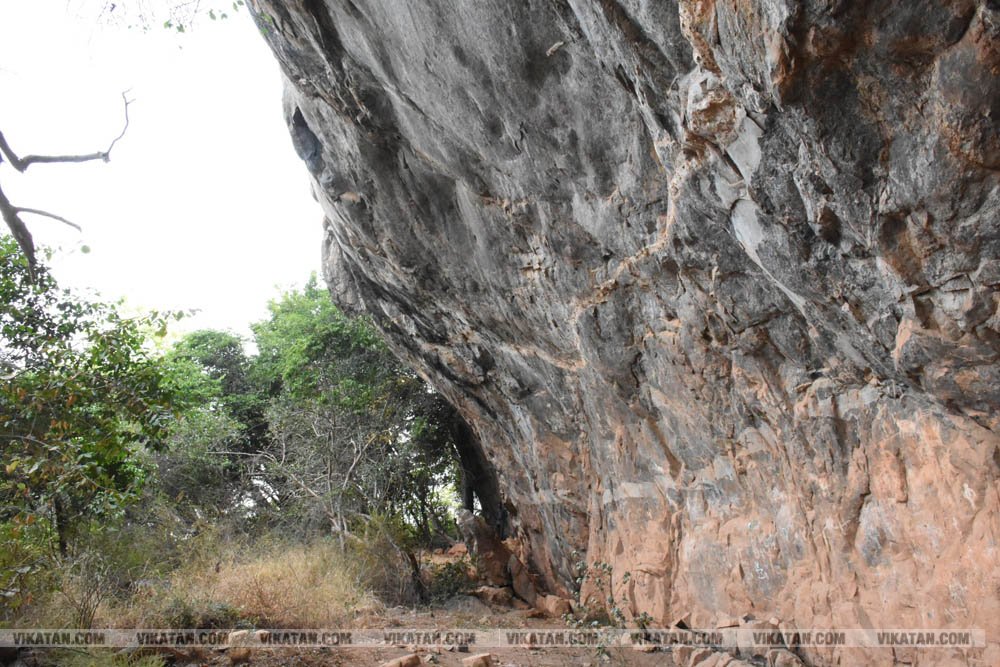 நீலகிரியில் 5000 ஆண்டுகள் பழைமையான பாறை ஓவியங்கள்! - முற்றிலும் அழிவதற்கு முன்பாக இதோ ஒரு புகைப்படத் தொகுப்பு நீலகிரியில் 5000 ஆண்டுகள் பழைமையான பாறை ஓவியங்கள்! - முற்றிலும் அழிவதற்கு முன்பாக இதோ ஒரு புகைப்படத் தொகுப்பு