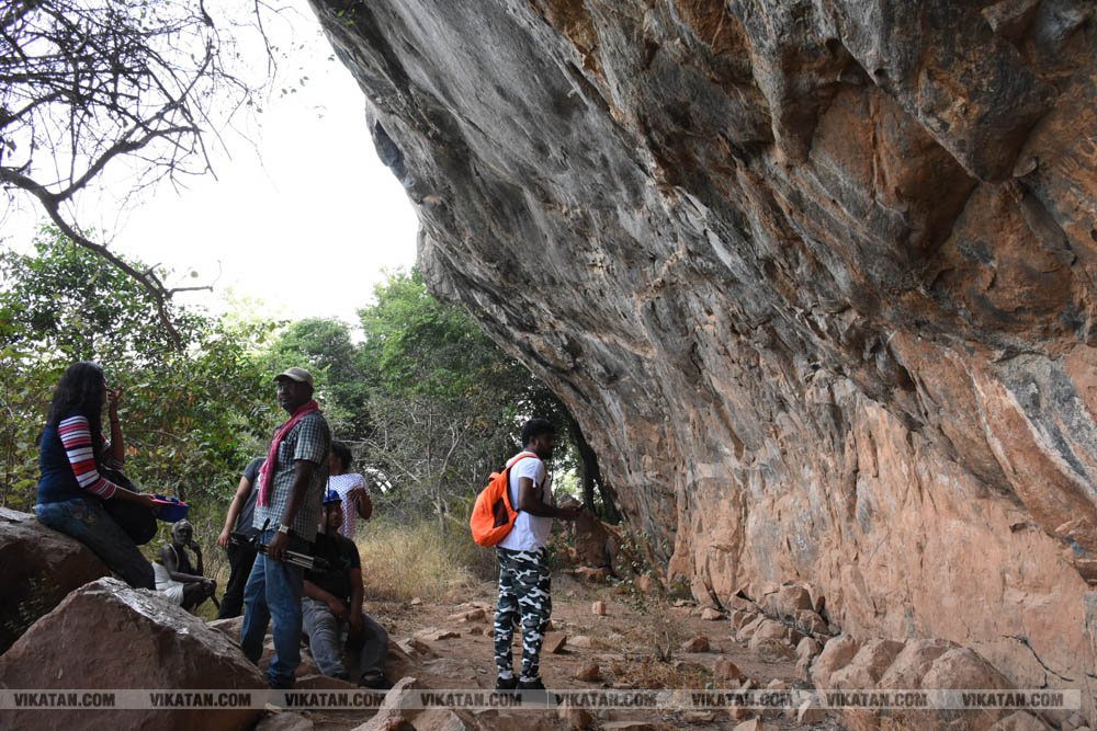 நீலகிரியில் 5000 ஆண்டுகள் பழைமையான பாறை ஓவியங்கள்! - முற்றிலும் அழிவதற்கு முன்பாக இதோ ஒரு புகைப்படத் தொகுப்பு நீலகிரியில் 5000 ஆண்டுகள் பழைமையான பாறை ஓவியங்கள்! - முற்றிலும் அழிவதற்கு முன்பாக இதோ ஒரு புகைப்படத் தொகுப்பு