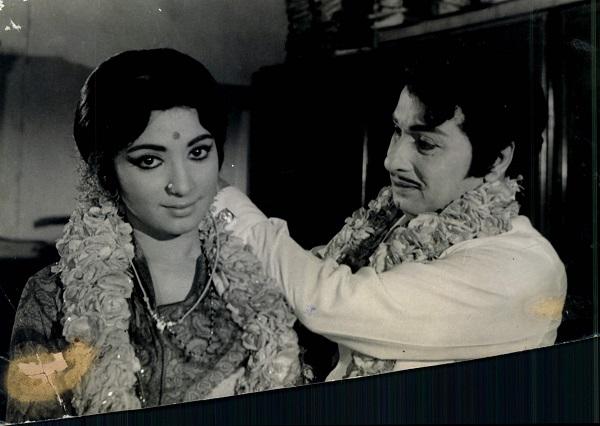 எம்.ஜி.ஆர் - லதா