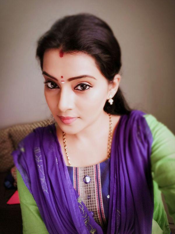 அழகு சீரியல் ஸ்ருதி