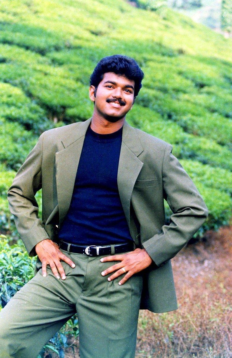 துள்ளாத மனமும் துள்ளும்