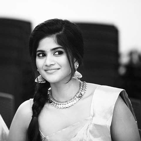 மேகா ஆகாஷ்