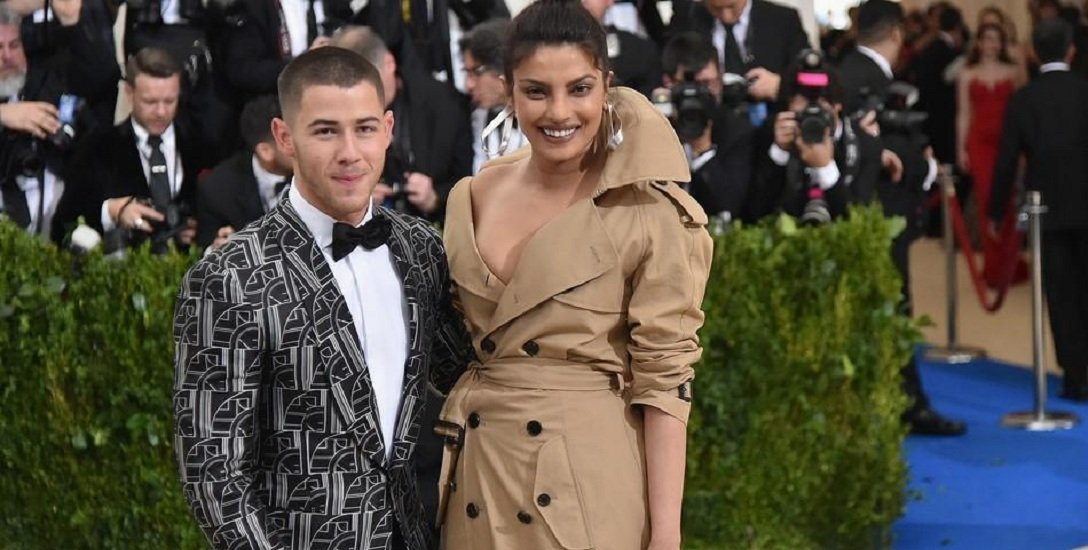 முதல் சந்திப்பு முதல் நிச்சயதார்த்தம் வரை... நிக் ஜோனஸ் - பிரியங்கா சோப்ரா காதல் கதை!