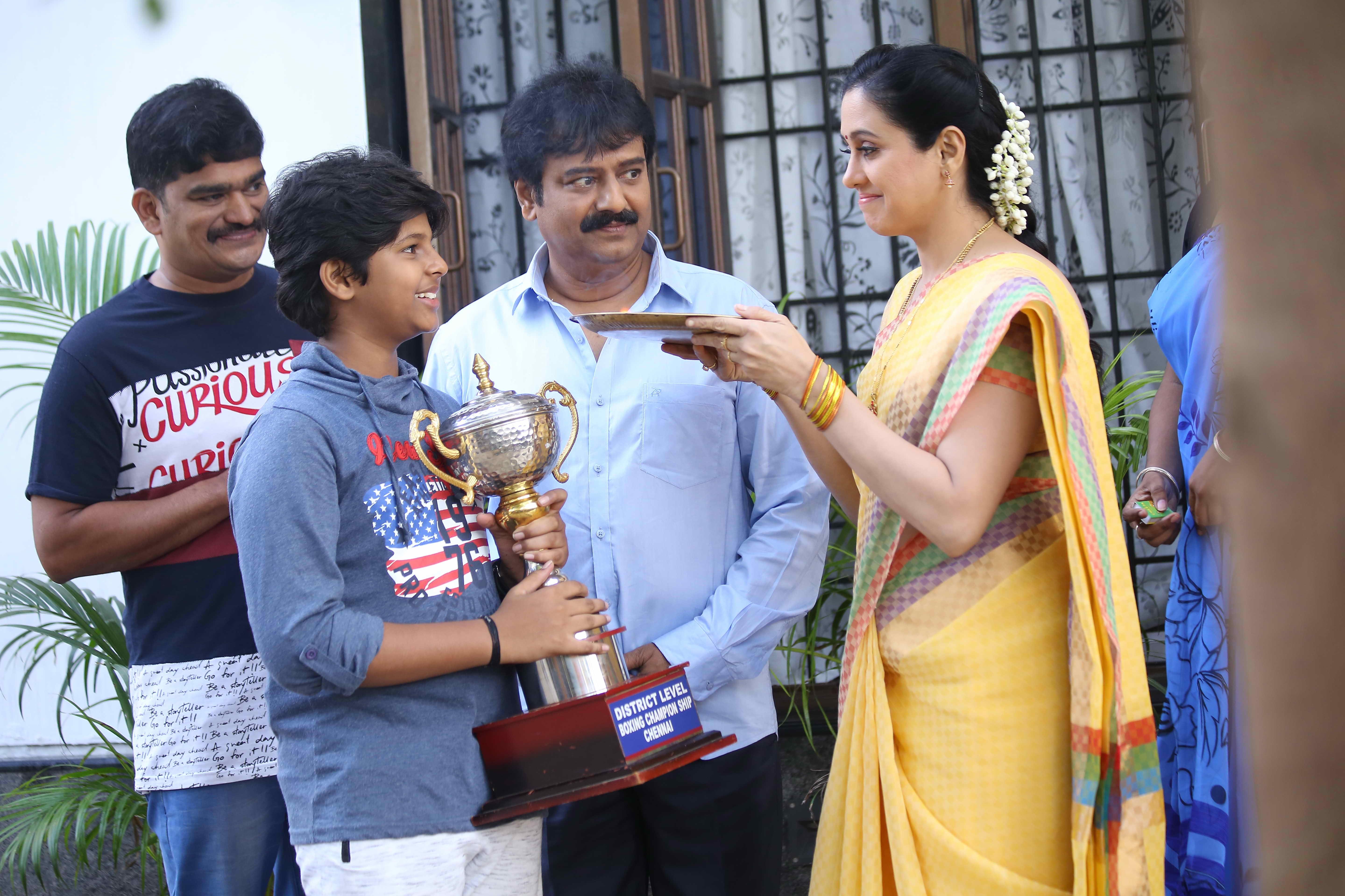 Ezhumin_Movie_Stills_(22)_17437.JPG