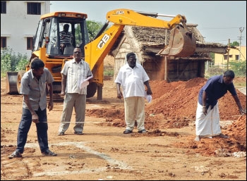 குறைக்கவில்லை... அதிகரித்திருக்கிறார்கள்... தமிழக அரசின் கைடுலைன் வேல்யூ மேஜிக்! குறைக்கவில்லை... அதிகரித்திருக்கிறார்கள்... தமிழக அரசின் கைடுலைன் வேல்யூ மேஜிக்!