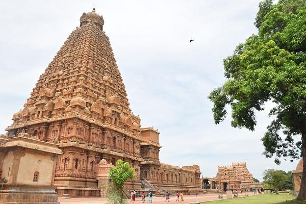பிரமாண்ட தோற்றம்
