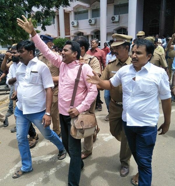 சூழலியலாளர் முகிலன் கைது