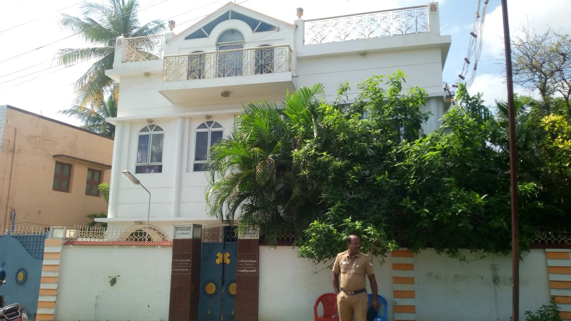 திவாகரன் இல்லம்