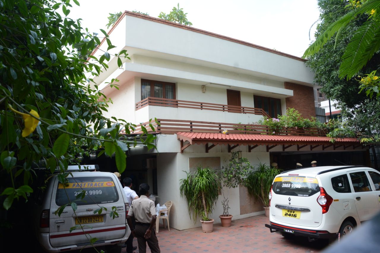 வருமான வரித்துறை சோதனை