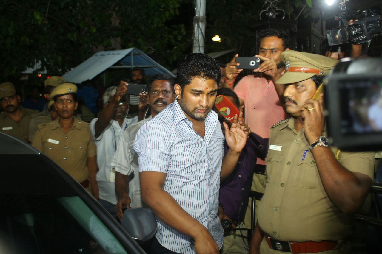 போயஸ் கார்டன் வீட்டுக்கு வரும் விவேக் ஜெயராமன்