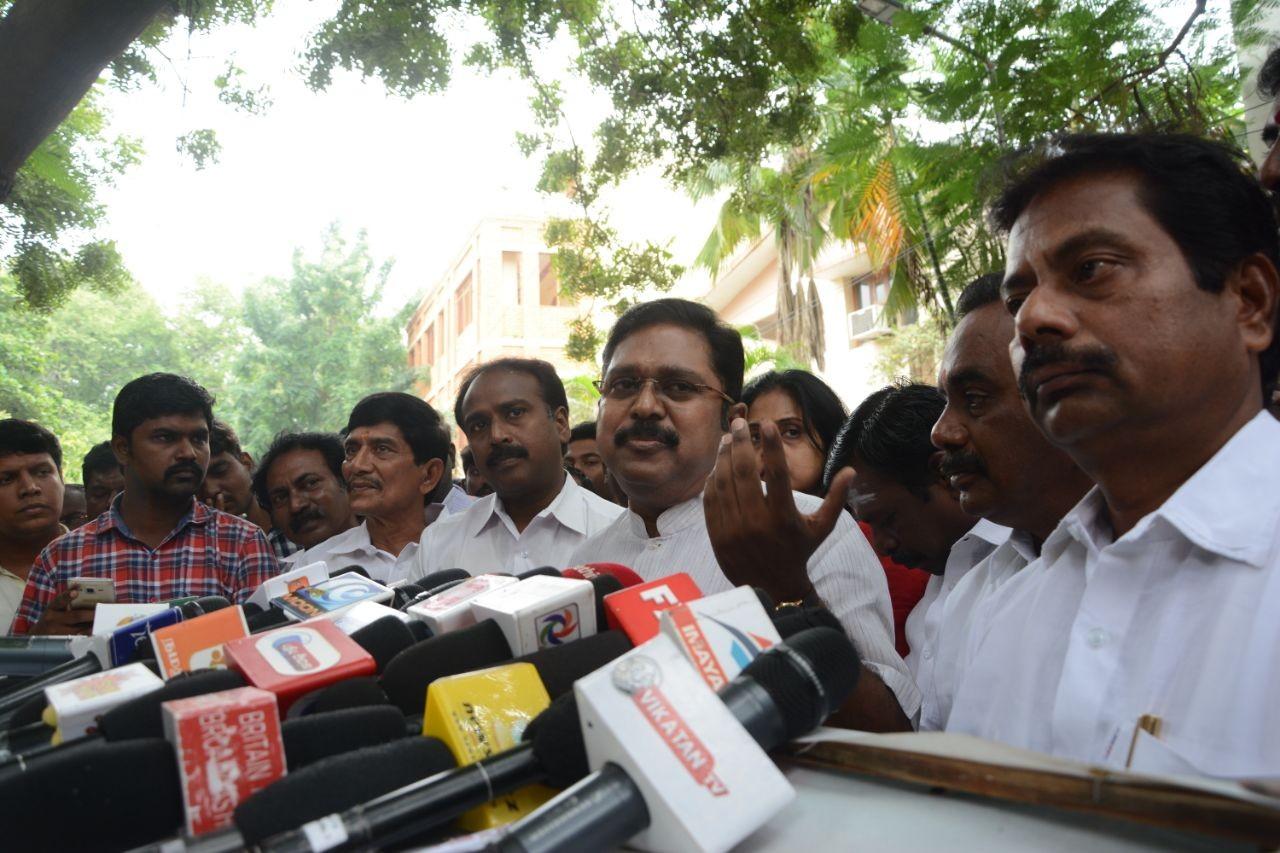 தினகரன் தினகரன்