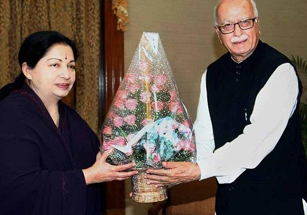 அத்வானியுடன் ஜெயலலிதா