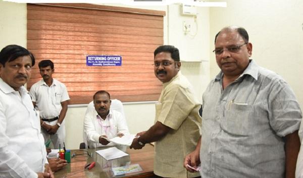 தினகரன் மனு தாக்கல்