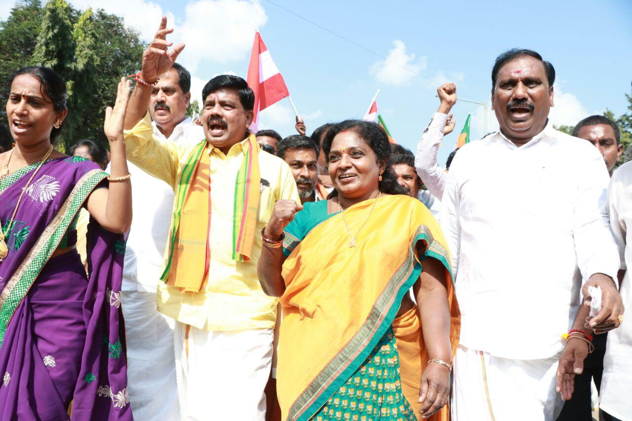 பா.ஜ.க.வேட்பாளருடன் தமிழிசை