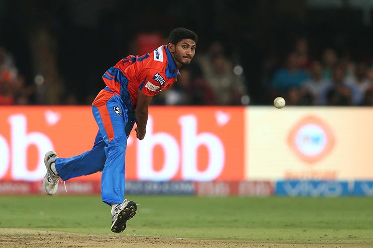 வாஷிங்டன், தீபக் ஹூடா, பசில் தம்பி