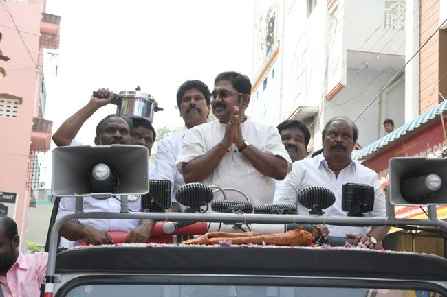 தினகரன்