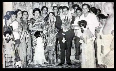 ஜெயக்குமார் திருமணம் (புகைப்படத்தின் இடது பக்கம் ஜெயலலிதா)