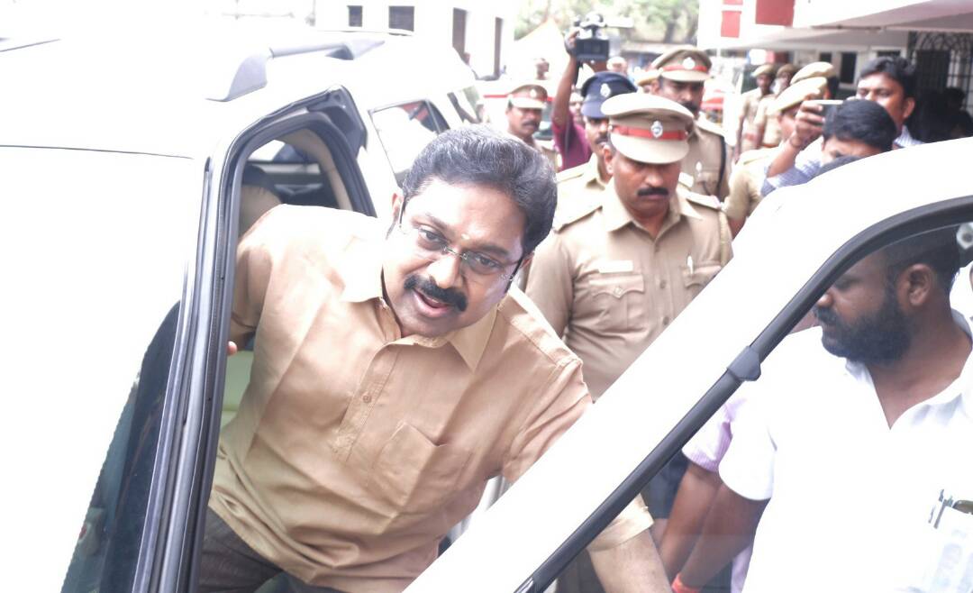 தினகரன்