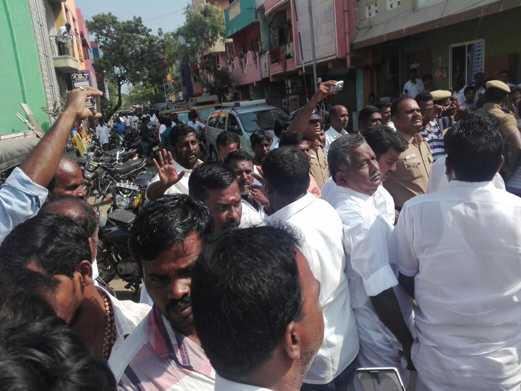 ஆர்.கே.நகர் களேபரம்