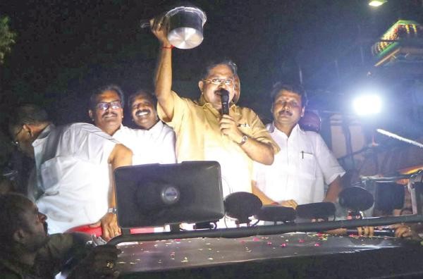 பிரசாரத்தில் தினகரன்