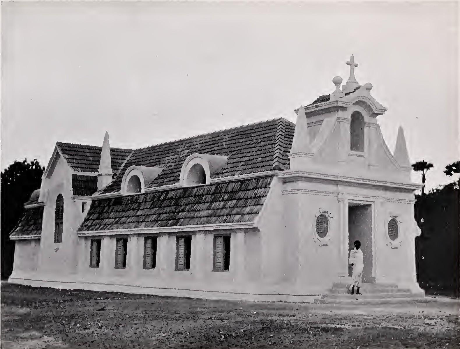 கப்பல் வடிவிலான தேவாலயம் திறப்பு விழாவின் போது.